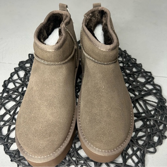 ❌SOLD❌NWT- CUSHIONAIRE Hippy Platform Ankle Boots Size 10 Genuine Suede - TAUPE - Picture 3 of 7
